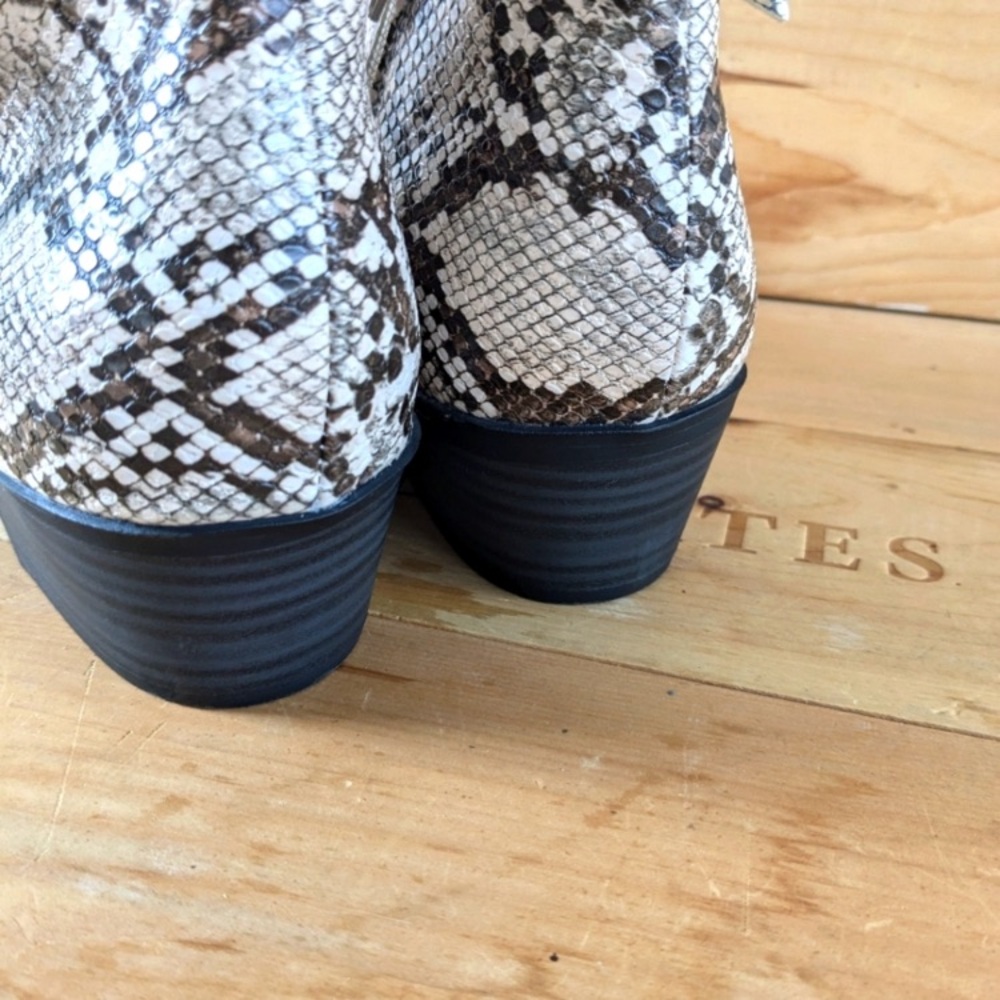 Arizona Jean Company Snake Print Ankle Booties Size 9.5M Cream Gray Side Zipper - Picture 5 of 9